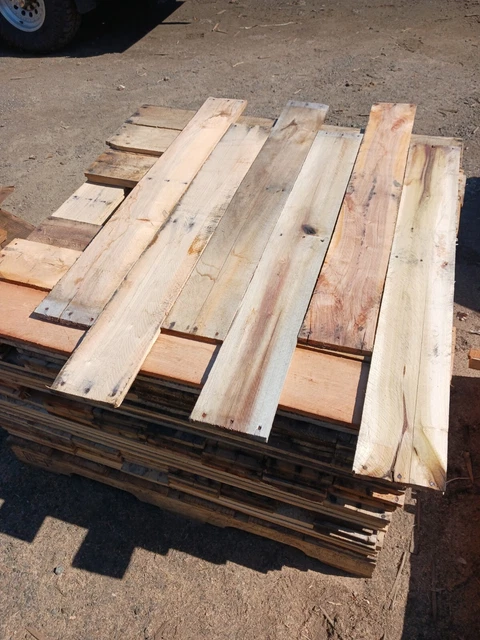 reclaimed pallet wood, planks, crafts, Accent Wall,DIY projects 352 square feet 