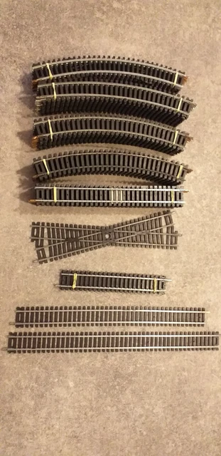 Un lot de 7 rails courbes Lima pour train électrique miniature au H0 HO