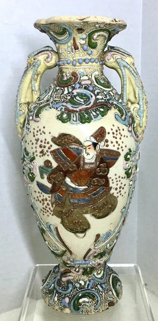 Hand Painted Moriage Samari Warrior 2 Handled Vase Gold Gilt & Signed