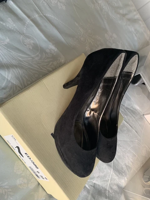 Chaussures en daim à talons hauts noirs
