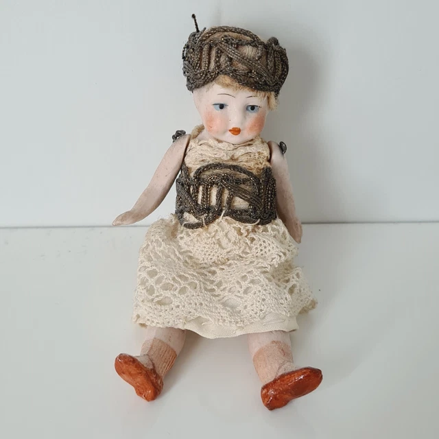 PETITE MIGNONNETTE ANCIENNE TOUT EN BISCUIT - 7,5 cm - IDÉAL MAISON DE