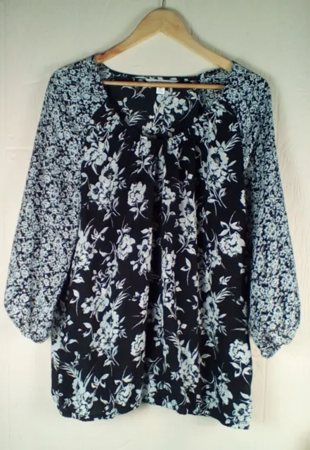 Croft Barrow Top Womens XL Black White Contrast Floral Round Neck Blouse Elastic