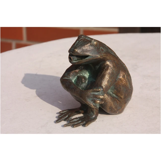 WASSERSPEIER FROSCH AUS BRONZE sitzend FIGUR für den GARTEN NEU TEICH