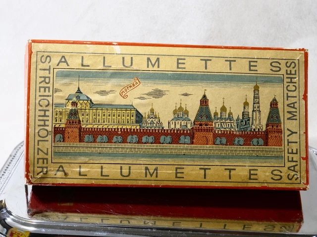 UN COFFRET DE 12 boites d'allumettes souvenirs d'URSS 1958 La Tour