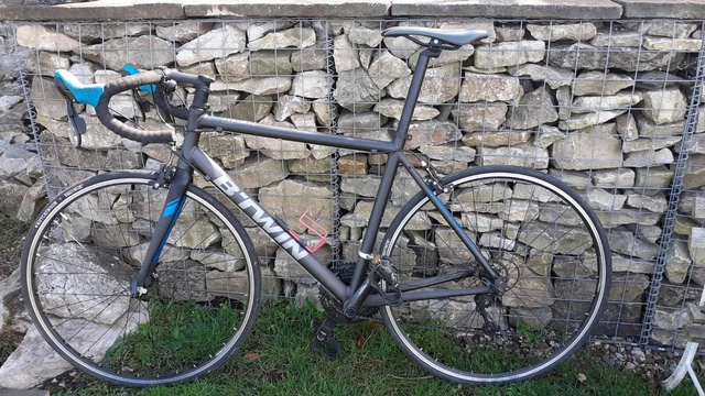 BTWIN TRIBAN 500 SE Road Bike. Carbon Fork. 57cm frame. 155.00