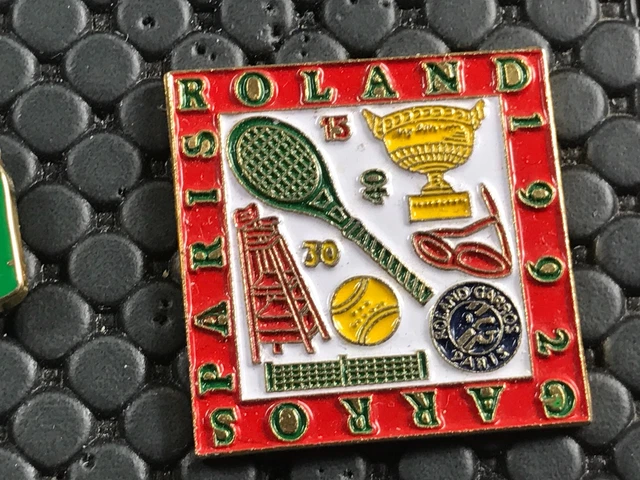 Pin's Roland Garros Programme Officiel 92 Signé FFT 28mm 5g