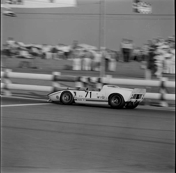 RIVERSIDE GP CHRIS Amon drives the Ford GT40 X-1 RACING OLD PHOTO 2 $8. ...