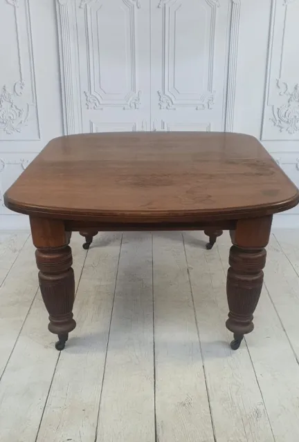 Antique Victorian Dinning Table with One Leaf And Castors