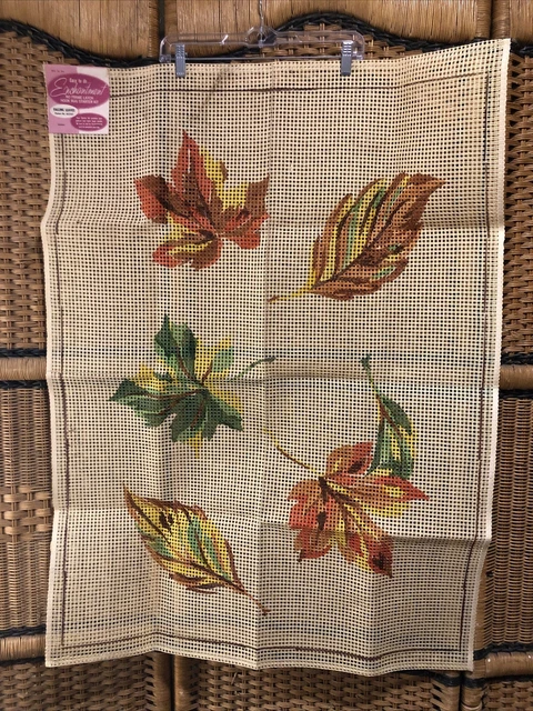 Alfombra de gancho de pestillo vintage Enchantment 32"" x 43"" lona hojas caídas MCM 1960