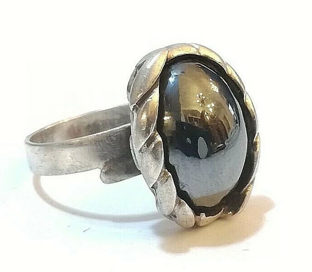 BELLISSIMO ANELLO REALIZZATO IN ARGENTO 835 CON GEMELLA EMATITE. 18,1 mm