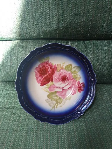 O & E.G. ROYAL AUSTRIA Scalloped Bowl Red & Pink Roses Flowers HAND PAINTED