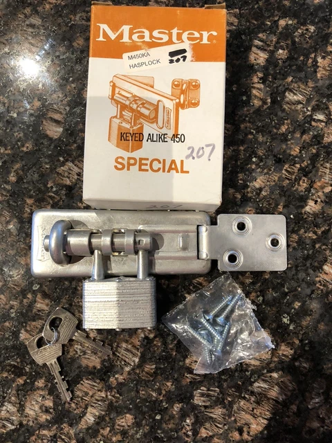 Vtg Master  Hasplock Padlock Heavy Duty Bolt & Hasp 2 Keyed Alike 450 Mint
