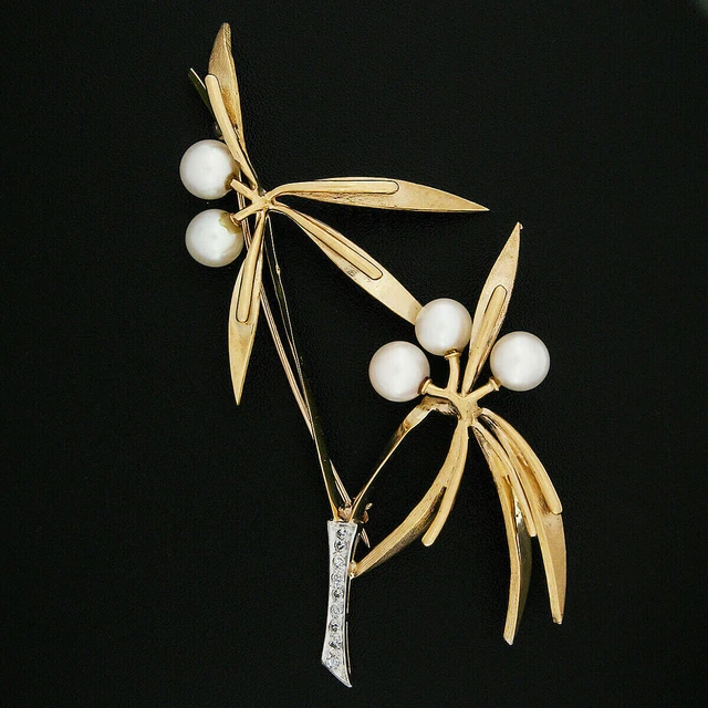 0493. Broche médaillon antique avec diamants