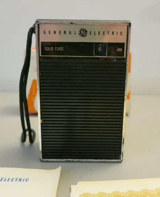 Vintage GE General Electric P-2790F Solid State Portable AM Radio