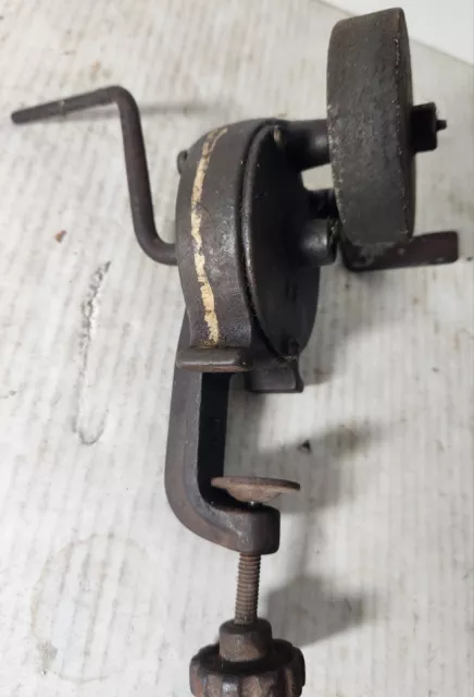 Old Kitchen Tool Hand Crank Nut Grinder Table Clamp Collectible Mill  G66-1239