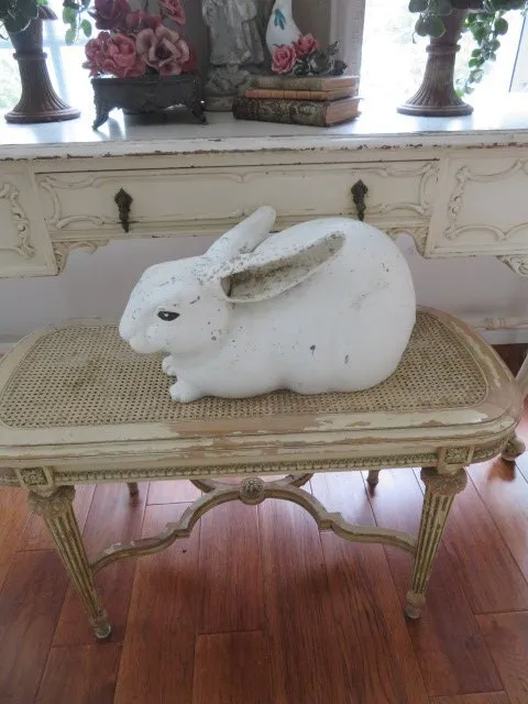 THE BEST Old Vintage BIG METAL WHITE BUNNY RABBIT Statue Chippy Paint Patina