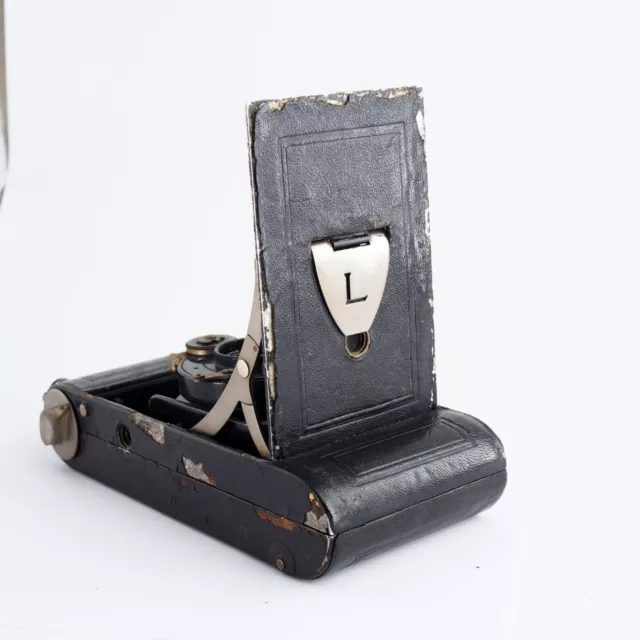 Folding camera, E Krauss Paris 10.5 cm f/6.3 lens, IBSO shutter, L logo