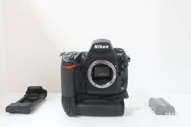 Nikon D700 12.1MP Digital SLR Camera tested