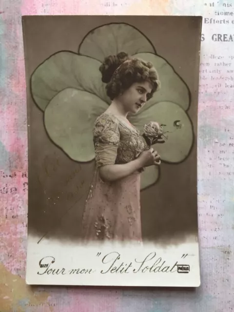 WW1 lady flowers beautiful french fashion  ww1 c.1915 original old postcard