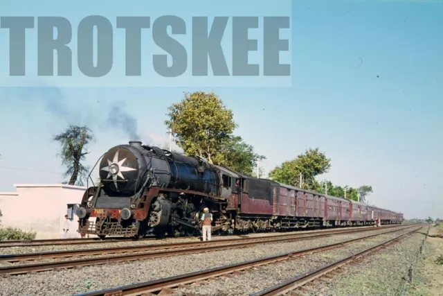 35mm Slide INDIA Indian Railways Steam Loco 7685 Nagda c1974 Original
