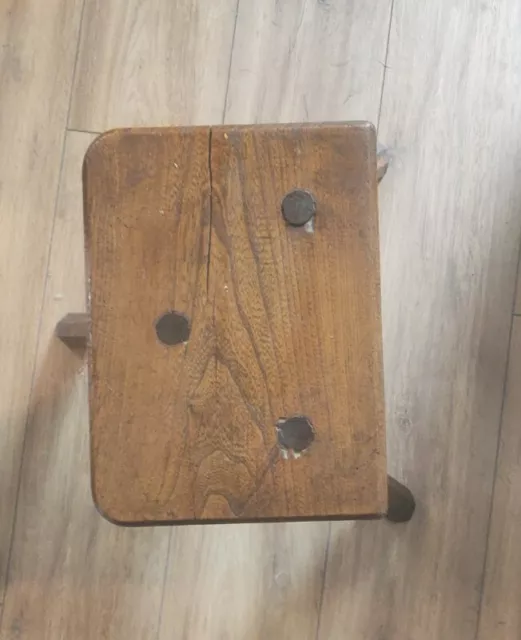 Ancien et Joli Tripode Rectangulaire en Chêne, Tabouret de Traite. Très bon état 3