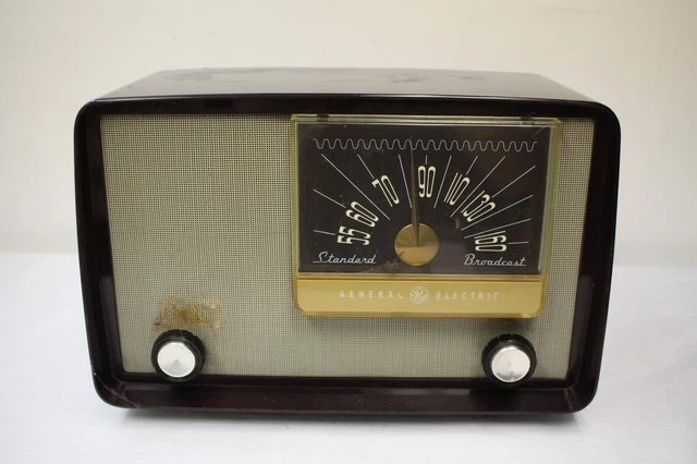 Vintage GE General Electric Model C409 Brown Tube Radio