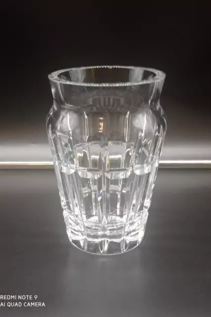 Vase en cristal de BACCARAT  modèle NADINE , H 17 cm .