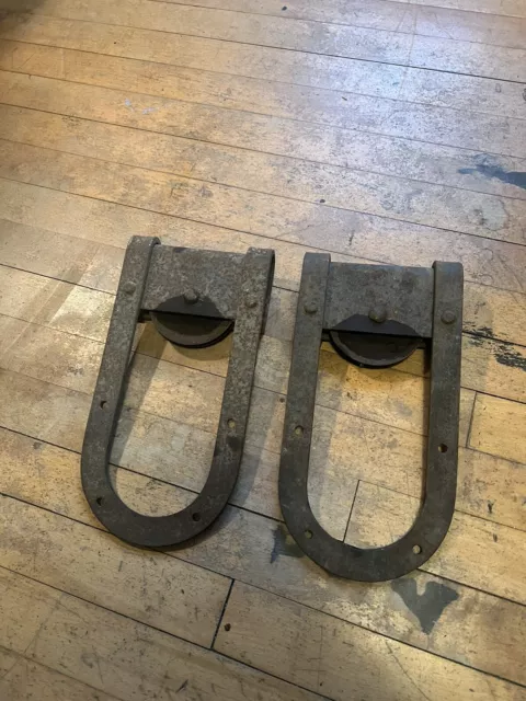 Antique Old Horseshoe U Shaped cast iron Barn Door Rollers Hangers Pair Set USA