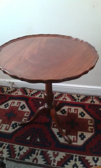 Shaw Of London wine  table.Tilt Top with Pie Crust edge,24" dia.24.75"h,stylish