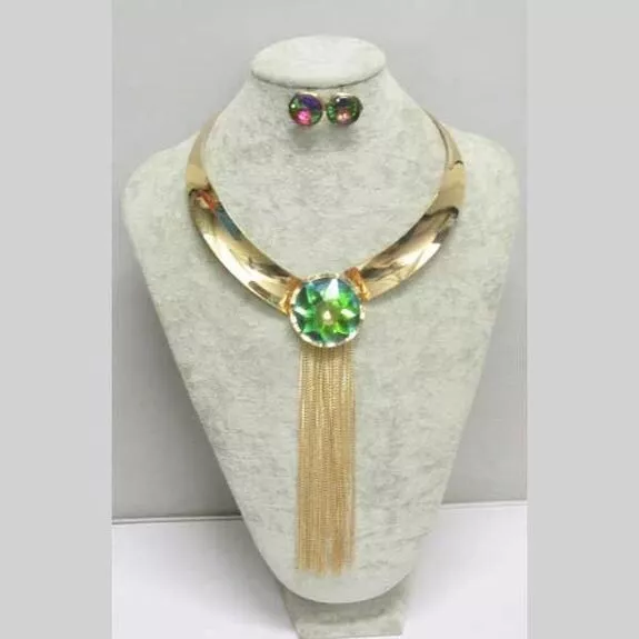 Ensemble Bijoux  Fantaisie Femme Neuf En Métal (Collier et boucles d'oreilles)