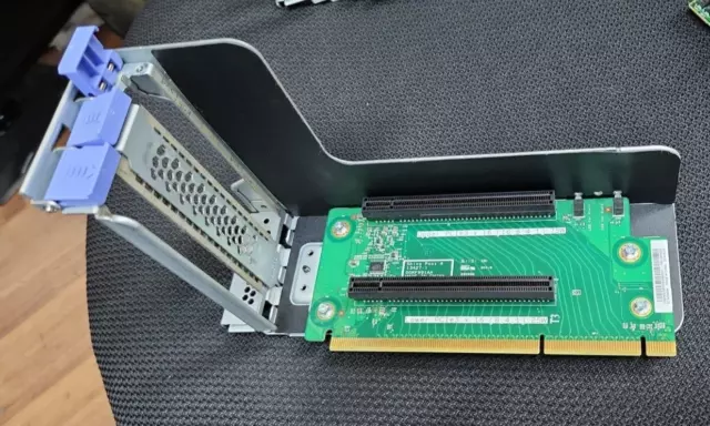 IBM 00FK628 X3650 M5 PCI EXPRESS RISER CARD Board in Cage 00KA536