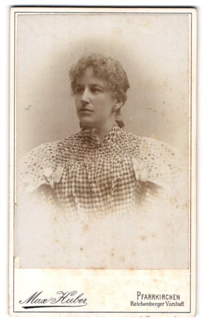 Fotografie Max Huber, Pfarrkirchen, Junge Dame im karierten Kleid