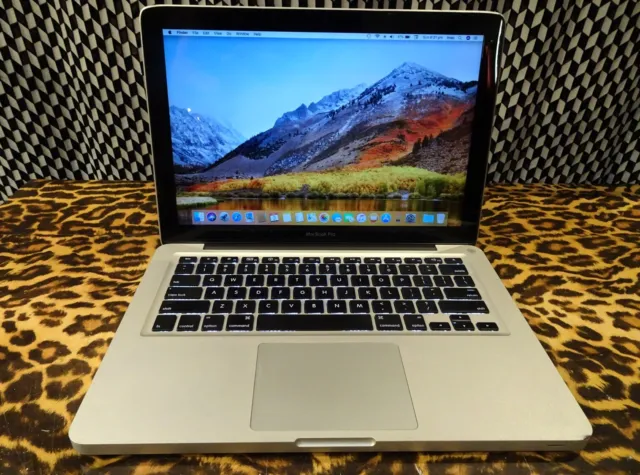 Apple MacBook Pro 13.3", i7 2.7Ghz. 8gb ram. 500gb hdd. High Sierra.