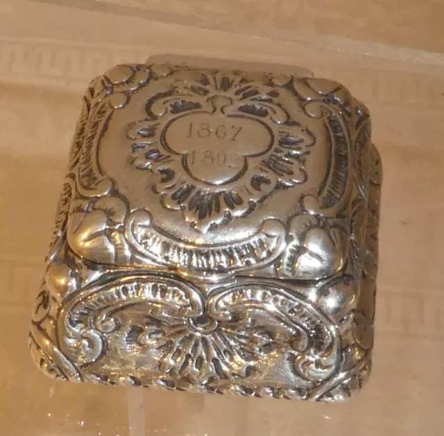 Schöne Pillendose Silber 800 Forster & Graf 1867  Schw. Gm. innen vergoldet