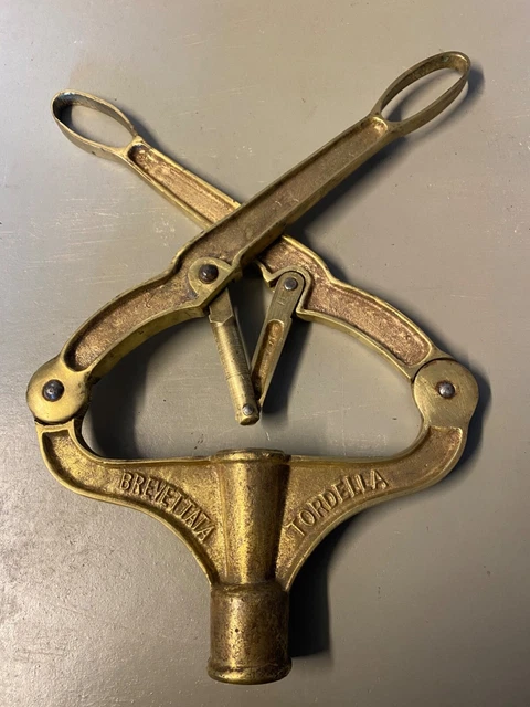 Tappatrice in bronzo  Brev. TORDELLA corkscrew cavatappi enologia