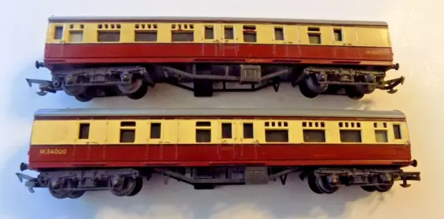 RAKE OF 2 BR MIDLAND BLOOD AND CUSTARD COACHES 2 X No. M34000 OO GAUGE BY TRIANG