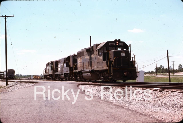 Original Slide PC 7703 EMD GP38 Penn Central 1976 Action