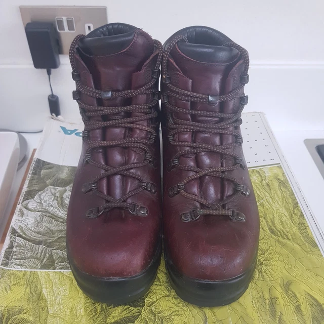 Scarpa vibram shop walking boots
