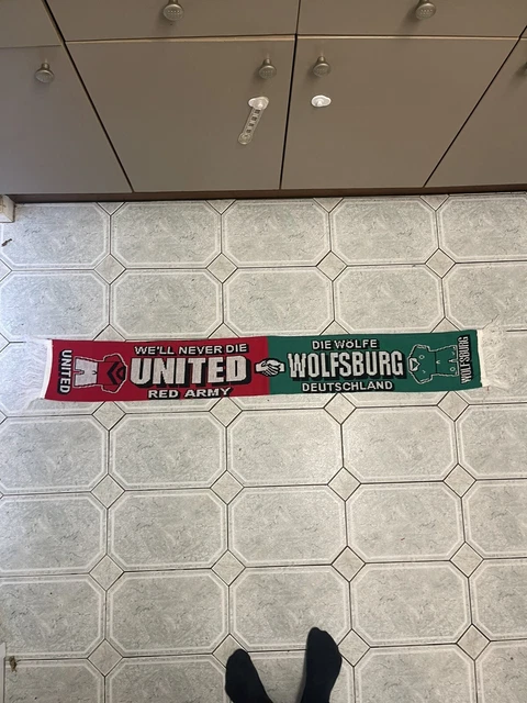 60x Manchester United V Wolfsburg Half & Half Scarves Champions League European
