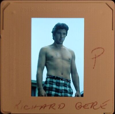 BR8-81 80s RICHARD GERE SEXY BARE CHEST TATTOO STAR CANDID ORIG 35MM COLOR SLIDE