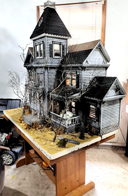 One Of A Kind Large Halloween Dollhouse W/Stand Lighted W/Acc.