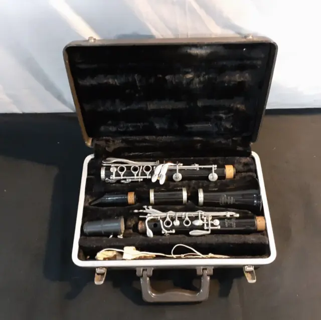 Vintage Selmer Bundy Resonite Clarinet w/ Case CL-300