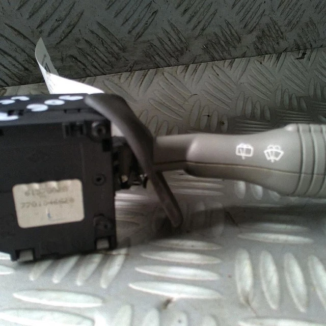 Commodo D'essuie Glace Original Renault Clio 4 Captur8201168013 - pièce d'origne Commodo D'essuie Glace Original Renault Clio 4 Captur8201168013 - pièce d'origne