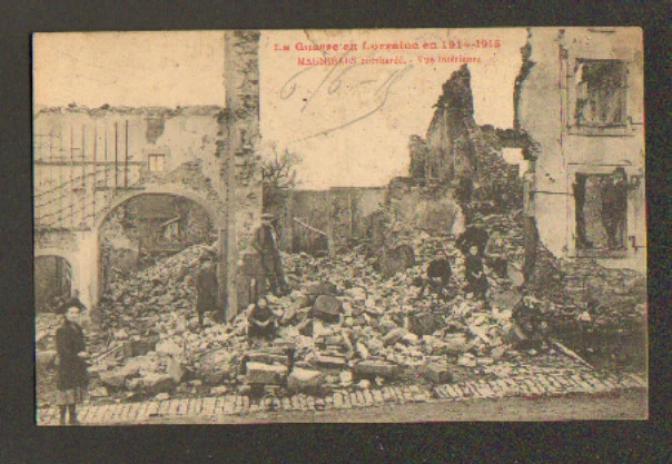 MAGNIERES (54) VILLAS bombardée , trés animée en 1915