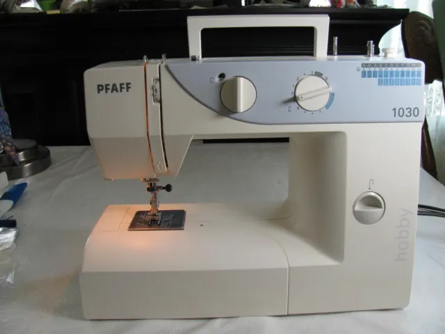 PFAFF Hobby 1030 Sewing Machine German Design With Vinyl Cover -Works Great