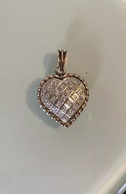 Yellow gold diamond heart pendant