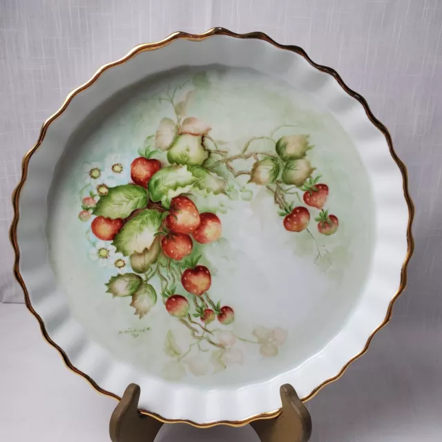 https://www.picclickimg.com/7h8AAOSwD0tj0BuI/Avignon-France-Pie-Dish-With-Strawberries-Handpainted-Signed.webp