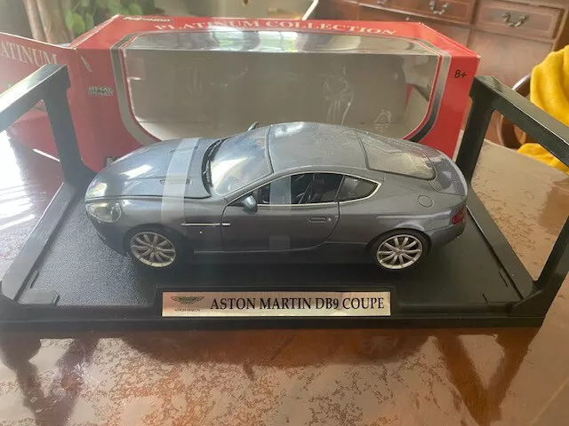 1/18 Mondo Motors   -  Aston Martin DB9 Coupe  -  Silver/Grey