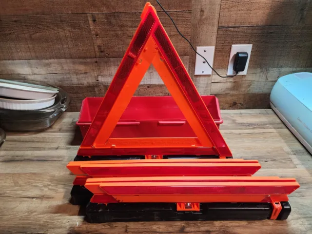 TRIANGLE WARNING FLARE KIT By James King & Co - Model 1005 USA