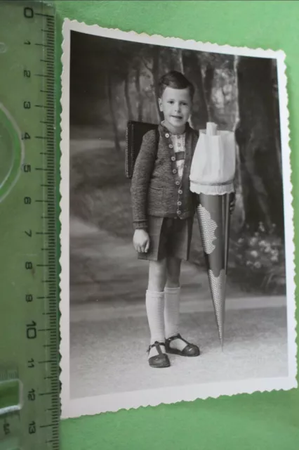 tolles altes Foto - kleiner Junge mit Schultüte  1948 - Neustadt/Coburg